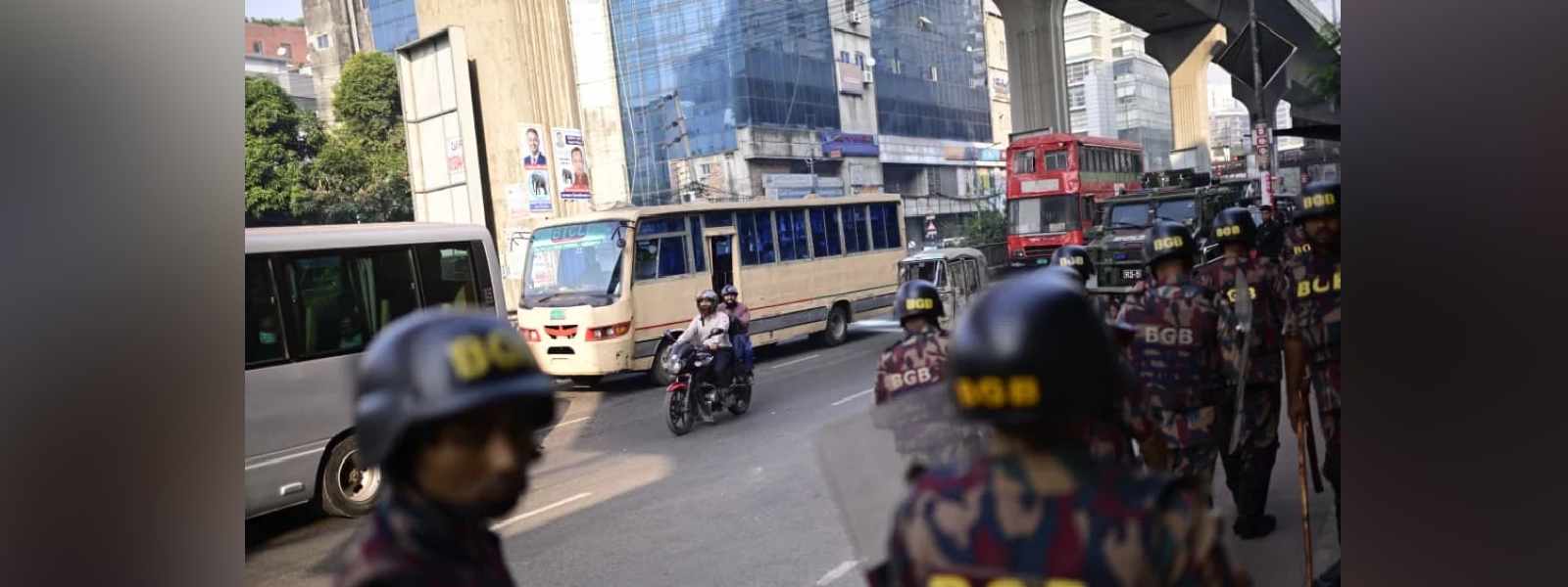 බංග්ලාදේශයේ ඩකා අගනුවර ආරක්ෂාව තර කෙරේ..